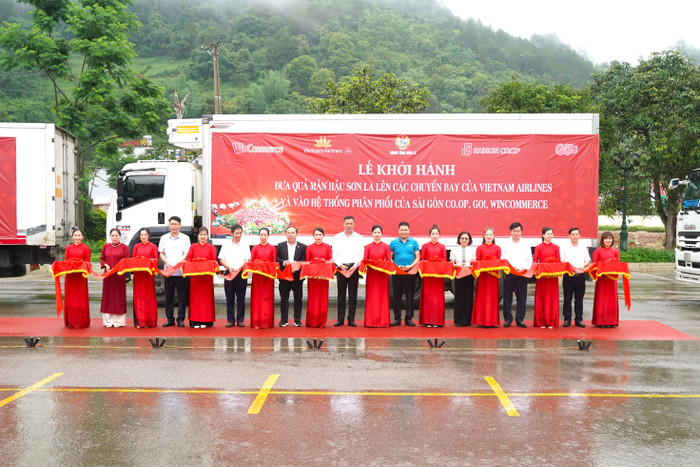 Lễ khởi hành chương trình Đưa quả mận hậu Sơn La lên các chuyến bay của Vietnam Airlines. le-khoi-hanh-chuong-trinh-dua-qua-man-hau-son-la-len-cac-chuyen-bay-cua-vietnam-airlines.jpg