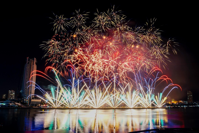 Đà Nẵng nổi tiếng với lễ hội pháo hoa quốc tế được tổ chức ven sông Hàn (Ảnh: Atlys)