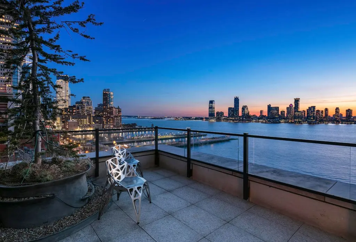 Các căn hộ ven sông Hudson tại New York, Mỹ có giá trị cao và được giới thượng lưu săn đón. Ảnh: Cityrealty