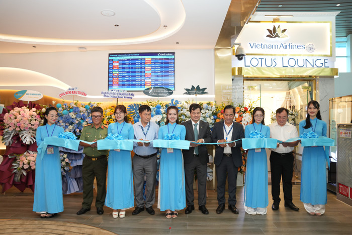 Các đại biểu cắt băng khánh thành Khai trương Phòng khách Bông Sen Đà Nẵng cac-dai-bieu-cat-bang-khanh-thanh-khai-truong-phong-khach-bong-sen-da-nang-1.jpg