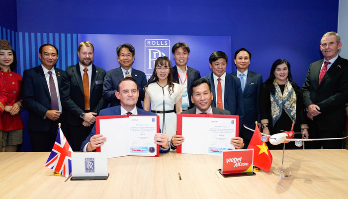 Vietjet và Rolls-Royce ký kết đặt hàng thêm 40 động cơ Trent 7000 dành cho đội bay A330neo. photo-2-12.jpg