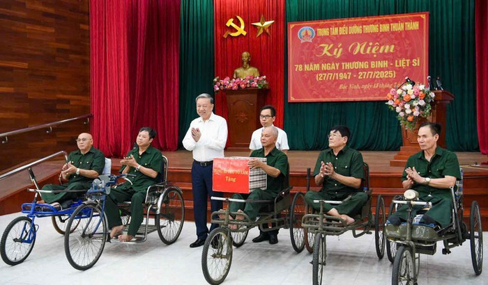 Tổng Bí thư Tô Lâm thăm, tặng quà các thương binh, bệnh binh tại Trung tâm Điều dưỡng thương binh Thuận Thành, Bắc Ninh. Tổng Bí thư Tô Lâm thăm, tặng quà các thương binh, bệnh binh tại Trung tâm Điều dưỡng thương binh Thuận Thành, Bắc Ninh.