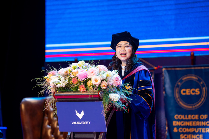 Tiến sĩ Lê Mai Lan - Chủ tịch Trường Đại học VinUni phát biểu khai mạc Lễ tốt nghiệp. anh-3.jpg
