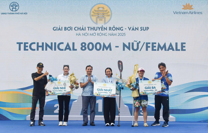 53-ban-to-chuc-trao-huy-chuong-va-phan-thuong-cho-cac-van-dong-vien-dat-thanh-tich-cao-o-cac-noi-dung-van-sup.jpg