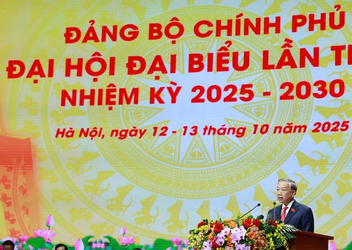 Tổng Bí thư Tô Lâm chỉ rõ, Đảng bộ Chính phủ phải là tấm gương mẫu mực về bản lĩnh chính trị, trí tuệ, đổi mới và đạo đức công vụ; là trung tâm đoàn kết, thống nhất ý chí và hành động trong toàn bộ bộ máy hành chính nhà nước. Ảnh: VGP/Nhật Bắc Tổng Bí thư Tô Lâm chỉ rõ, Đảng bộ Chính phủ phải là tấm gương mẫu mực về bản lĩnh chính trị, trí tuệ, đổi mới và đạo đức công vụ; là trung tâm đoàn kết, thống nhất ý chí và hành động trong toàn bộ bộ máy hành chính nhà nước. Ảnh: VGP/Nhật Bắc