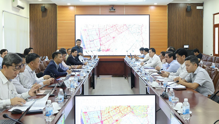 Buổi làm việc giữa Ủy ban nhân dân tỉnh Cà Mau với EVNNPT diễn ra ngày 11/11/2025, tại Hà Nội.