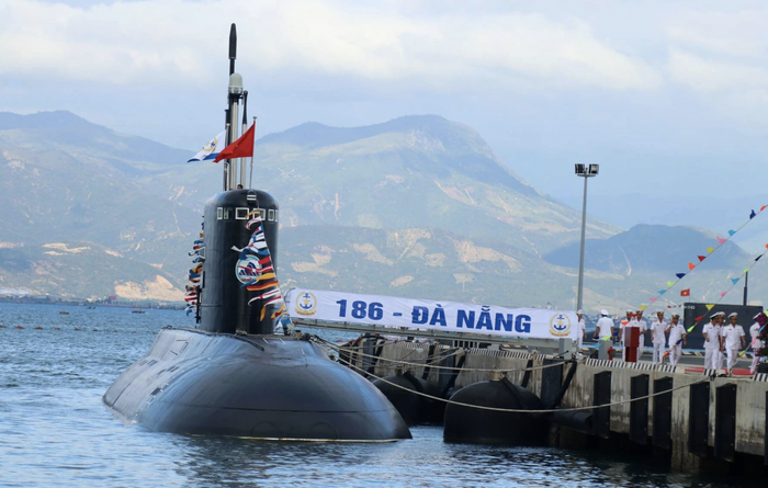 Tàu ngầm 186 Đà Nẵng đã có hơn 3 năm sử dụng nhiên liệu do BSR cung cấp. nlqp3.png