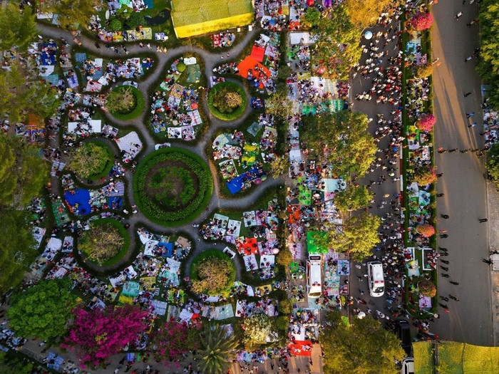 Du khách “ngủ núi” đón năng lượng thiêng từ Núi Bà. Ảnh: Sun World Ba Den Mountain