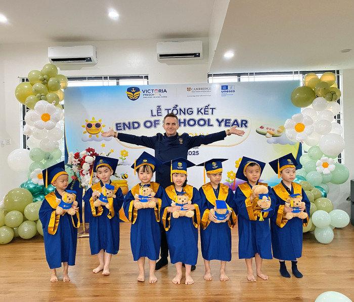 Lễ tổng kết của khối mầm non Victoria Preschool. Lễ tổng kết của khối mầm non Victoria Preschool.