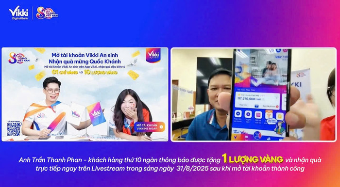 Anh Trần Thanh Phan - khách hàng thứ 10.000 được thông báo trúng giải và nhận quà trực tiếp ngay trên Livestream trong sáng ngày 30/8/2025 sau khi mở tài khoản thành công. 31-8.jpg