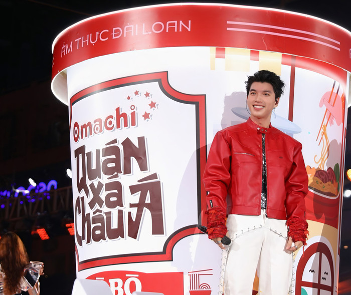 Đại sứ thương hiệu của Omachi - Hieuthuhai cùng Omachi khuẩy đảo đại lộ Lê Lợi đêm 31/5 trong sự kiện ra mắt sản phẩm mới. copy-of-dai-su-thuong-hieu-acua-omachi-hieuthuhai-cung-omachi-khuay-dao-dai-lo-le-loi-dem-31-5-trong-su-kien-ra-mat-san-pham-moi.jpg