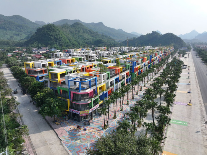 Flamingo Golden Hill giữ vị trí trung tâm của vùng du lịch trọng điểm. Flamingo Golden Hill giữ vị trí trung tâm của vùng du lịch trọng điểm.