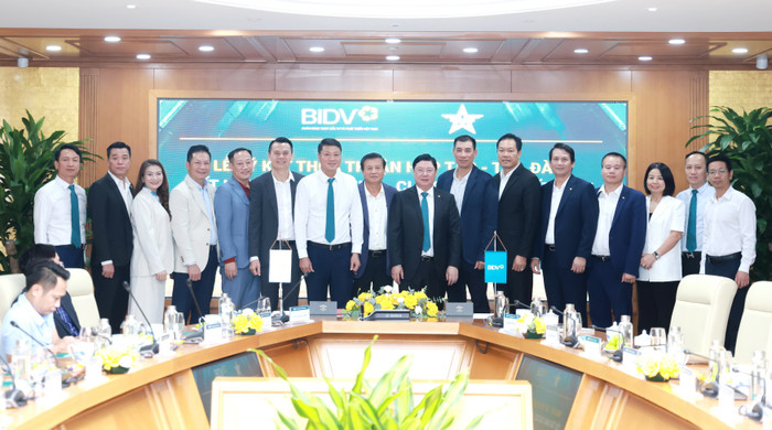 Các đại biểu tham dự Lễ ký kết chụp ảnh lưu niệm. anh-02-3.jpg