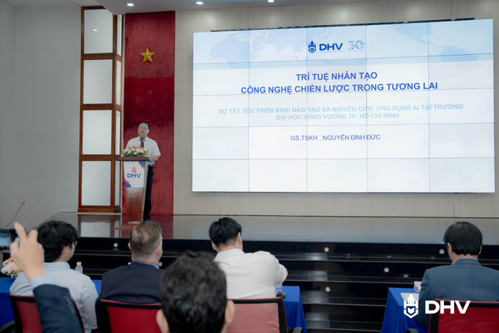 Giáo sư, Tiến sĩ Khoa học Nguyễn Đình Đức - Viện trưởng Viện Công nghệ tiên tiến và Trí tuệ nhân tạo DHV phát biểu mở Ngành AI. anh-3.jpg