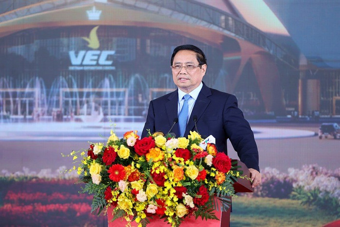 Thủ tướng nhấn mạnh: 250 công trình, dự án khánh thành, khởi công đồng loạt hôm nay có quy mô lớn, kỹ thuật phức tạp, có vai trò rất quan trọng trong phát triển kinh tế - xã hội. Ảnh: VGP/Nhật Bắc Thủ tướng nhấn mạnh: 250 công trình, dự án khánh thành, khởi công đồng loạt hôm nay có quy mô lớn, kỹ thuật phức tạp, có vai trò rất quan trọng trong phát triển kinh tế - xã hội. Ảnh: VGP/Nhật Bắc