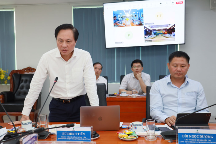 Ông Bùi Minh Tiến - Thành viên Hội đồng thành viên Petrovietnam đề nghị BSR tiếp tục nghiên cứu các giải chiến lược về các công tác thị trường và đẩy mạnh việc đầu tư phù hợp với xu hướng chuyển dịch năng lượng hiện nay. Ông Bùi Minh Tiến - Thành viên Hội đồng thành viên Petrovietnam đề nghị BSR tiếp tục nghiên cứu các giải chiến lược về các công tác thị trường và đẩy mạnh việc đầu tư phù hợp với xu hướng chuyển dịch năng lượng hiện nay.