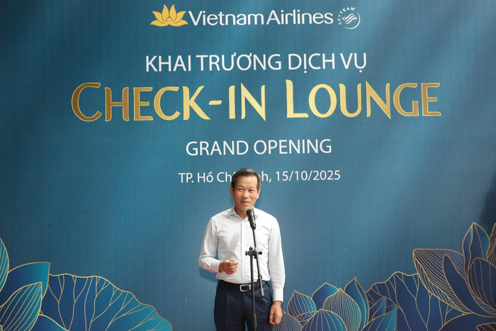 Ông Đặng Anh Tuấn – Phó Tổng giám đốc Vietnam Airlines phát biểu tại sự kiện Khai trương dịch vụ Check-in Lounge. ong-dang-anh-tuan-pho-tong-giam-doc-vietnam-airline-phat-bieu-tai-su-kien-ra-mat-dich-vu-check-in-lounge.jpg