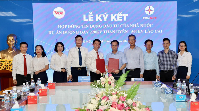 Lễ ký kết hợp đồng tín dụng đầu tư của nhà nước Dự án đường dây 220kV Than Uyên – 500kV Lào Cai giữa EVNNPT và VDB. Lễ ký kết hợp đồng tín dụng đầu tư của nhà nước Dự án đường dây 220kV Than Uyên – 500kV Lào Cai giữa EVNNPT và VDB.
