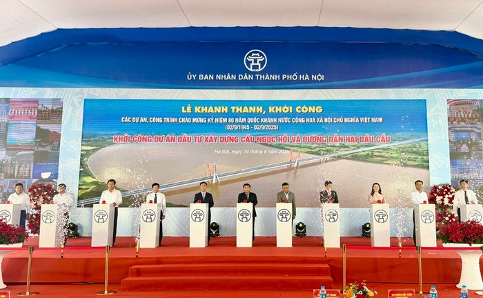 Phó Thủ tướng Chính phủ Nguyễn Chí Dũng thực hiện nghi thức khởi công cầu Ngọc Hồi nối thủ đô Hà Nội với tỉnh Hưng Yên. Ảnh: VGP/Thu Sa Phó Thủ tướng Chính phủ Nguyễn Chí Dũng thực hiện nghi thức khởi công cầu Ngọc Hồi nối thủ đô Hà Nội với tỉnh Hưng Yên. Ảnh: VGP/Thu Sa