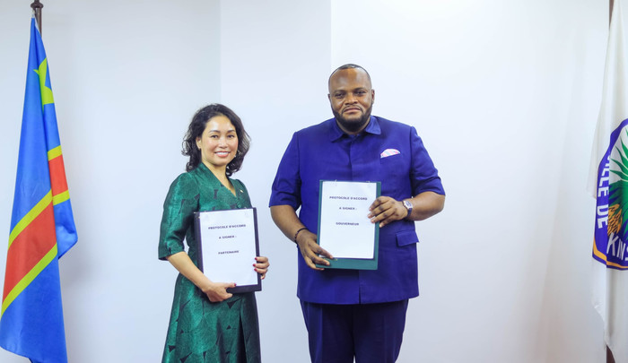 Ông Daniel Bumba Lubaki, Tỉnh trưởng Thành phố Kinshasa và bà Lê Thị Thu Thuỷ, Phó Chủ tịch Tập đoàn Vingroup tại buổi ký kết MOU. anh-1.jpg