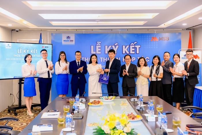 Bà Vũ Thị Thanh Loan - Tổng Giám đốc Ocean Edu và ông Phạm Hồng Phú - Phó Tổng Giám đốc Ngân hàng Bán lẻ MSB đại diện ký kết hợp tác chiến lược. anh-2-86.jpg