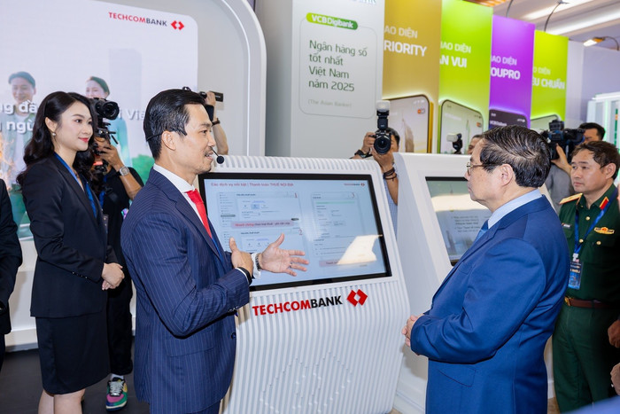 Ông Phan Thanh Sơn, Phó Tổng Giám đốc Techcombank giới thiệu về những giải pháp thanh toán đột phá của ngân hàng. anh-2-ong-phan-thanh-son-pho-tgd-techcombank-chia-se-ve-nhung-giai-phap-thanh-toan-dot-pha-cua-ngan-hang-1.jpg