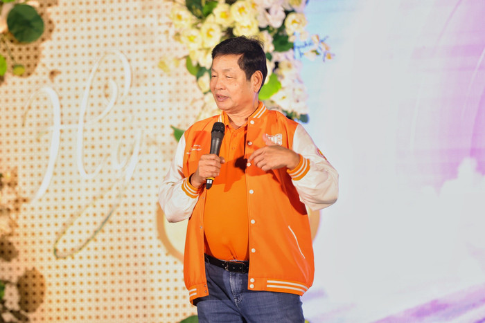 3-ong-truong-gia-binh-chu-tich-tap-doan-fpt-giao-luu-cung-cac-ban-tre-tai-su-kien-maybe-biet-dau-do-la-dinh-menh.jpg
