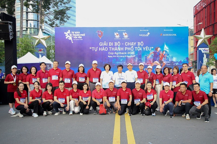 Bí thư Thành uỷ Thành phố Hồ Chí Minh, Thống đốc Ngân hàng Nhà nước Việt Nam chụp ảnh lưu niệm cùng Lãnh đạo, cán bộ, vận động viên Agribank tham dự Giải đi bộ - chạy bộ "Thành phố tôi yêu" Cup Agribank 2025. Bí thư Thành uỷ Thành phố Hồ Chí Minh, Thống đốc Ngân hàng Nhà nước Việt Nam chụp ảnh lưu niệm cùng Lãnh đạo, cán bộ, vận động viên Agribank tham dự Giải đi bộ - chạy bộ "Thành phố tôi yêu" Cup Agribank 2025.
