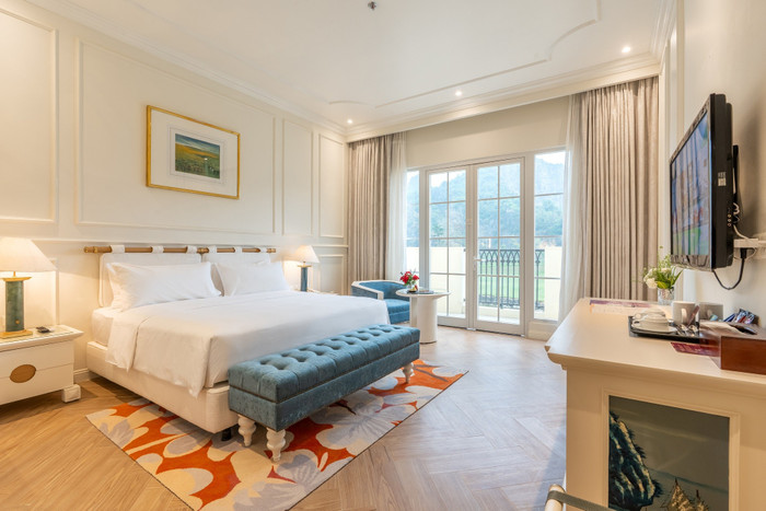 Phòng nghỉ sang trọng, tinh tế với tầm nhìn ra sân golf tuyệt đẹp. 03-legend-valley-hotel-1.jpg
