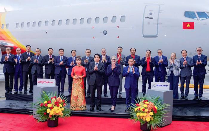 Lễ bàn giao tàu bay 737-8 đầu tiên giữa Boeing và Vietjet với sự chứng kiến của Chủ tịch nước Lương Cường tại Seattle, Hoa Kỳ. photo-8-1.jpg