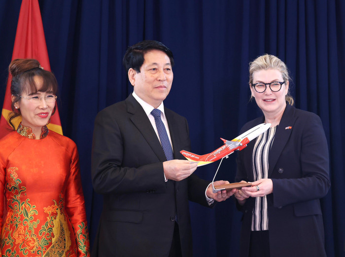 Chủ tịch nước Lương Cường tham dự lễ ký kết bàn giao máy bay giữa Boeing và Vietjet. photo-2-14.jpg