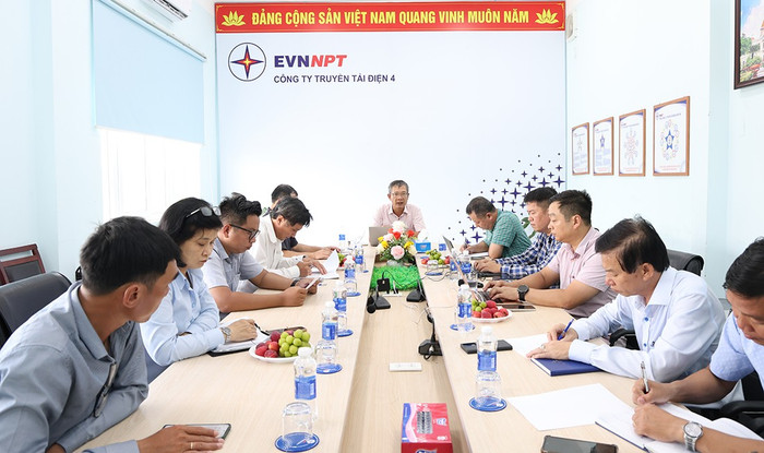 Phó Tổng giám đốc EVNNPT Nguyễn Ngọc Tân chủ trì cuộc họp với các đơn vị tham gia dự án và yêu cầu đóng điện máy biến áp 220kV Trạm biến áp 500kV Đức Hòa trước ngày 10/10/2025. Phó Tổng giám đốc EVNNPT Nguyễn Ngọc Tân chủ trì cuộc họp với các đơn vị tham gia dự án và yêu cầu đóng điện máy biến áp 220kV Trạm biến áp 500kV Đức Hòa trước ngày 10/10/2025.