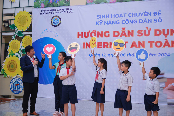 Buổi sinh hoạt chuyên đề về giáo dục Kỹ năng công dân số do KDC thực hiện. ky-nang-cong-dan-so-kdc-2.jpg