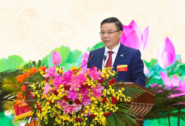 Đồng chí Lê Mạnh Hùng, Bí thư Đảng ủy, Chủ tịch Hội đồng thành viên Tập đoàn: "Đây là thời điểm để Petrovietnam tự hào nhìn lại thành quả to lớn sau chặng đường vinh quang nửa thế kỷ dưới sự lãnh đạo của Đảng, sự phấn đấu không mệt mỏi của các thế hệ người lao động". anh4pvn.jpg