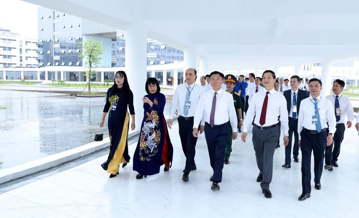 Phó Thủ tướng Lê Thành Long dự lễ khánh thành dự án Đại học Luật Hà Nội cơ sở 2 tại Bắc Ninh. Ảnh: VGP/Đức Tuân Phó Thủ tướng Lê Thành Long dự lễ khánh thành dự án Đại học Luật Hà Nội cơ sở 2 tại Bắc Ninh. Ảnh: VGP/Đức Tuân
