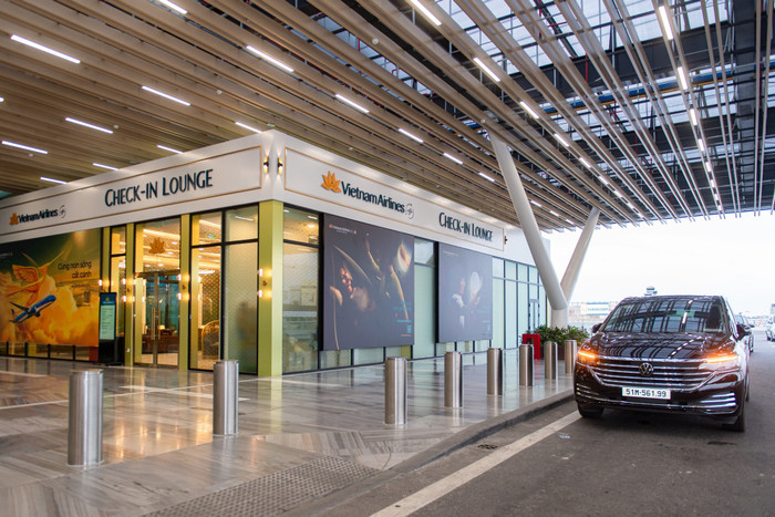 Check-in Lounge Tân Sơn Nhất nằm ngay cạnh lối vào đầu tiên của nhà ga. check-in-lounge-tan-son-nhat-nam-ngay-canh-loi-vao-dau-tien-cua-nha-ga.jpg