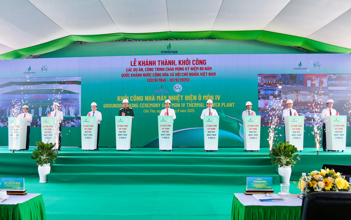 Các đại biểu thực hiện nghi thức khởi công Nhà máy Nhiệt điện Ô Môn IV. a1-93.jpg