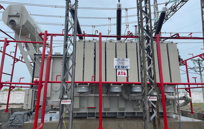 Máy biến áp AT4 tại Trạm biến áp 500kV Hà Tĩnh được nâng công suất thành công. Máy biến áp AT4 tại Trạm biến áp 500kV Hà Tĩnh được nâng công suất thành công.