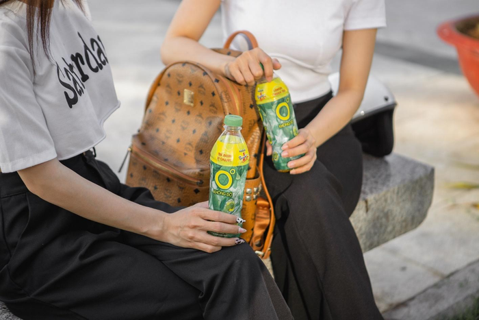 Cũng như Mai Khanh, Nhiều tân sinh viên luôn chọn Trà Xanh Không Độ để giải khát, giảm căng thẳng trước những khó khăn, thử thách trong môi trường mới. Cũng như Mai Khanh, Nhiều tân sinh viên luôn chọn Trà Xanh Không Độ để giải khát, giảm căng thẳng trước những khó khăn, thử thách trong môi trường mới.