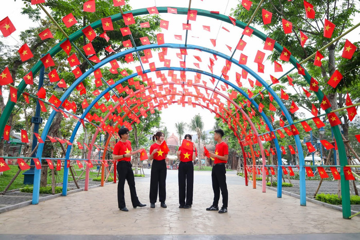 Khu du lịch sẽ trang hoàng không gian theo chủ đề “Beloved Vietnam - Tổ quốc ta cờ hoa rạng rỡ”. khong-khi-le-2-9-sun-world-ha-long.jpg