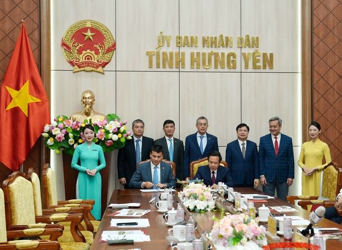 1-vietnam-airlines-va-ubnd-tinh-hung-yen-ky-ket-thoa-thuan-hop-tac-toan-dien-giai-doan-2026-2030.jpg