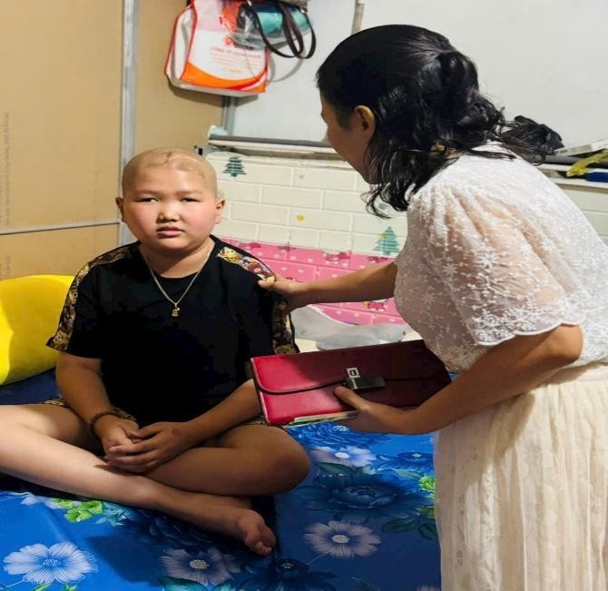 Cô Thanh Thảo tham gia thực hiện những bếp cơm thiện nguyện, 0 đồng để giúp đỡ những bệnh nhân mắc bệnh hiểm nghèo. Cô Thanh Thảo tham gia thực hiện những bếp cơm thiện nguyện, 0 đồng để giúp đỡ những bệnh nhân mắc bệnh hiểm nghèo.
