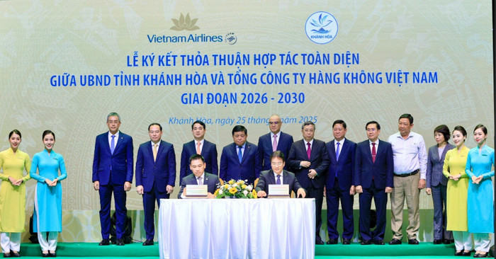 Thỏa thuận giữa Vietnam Airlines và tỉnh Khánh Hòa sẽ góp phần thúc đẩy phát triển du lịch, hàng không và xúc tiến đầu tư - thương mại. vna3.jpg