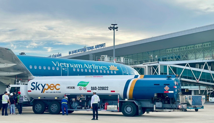 Vietnam Airlines sử dụng nhiên liệu hàng không bền vững (SAF) - dẫn đầu xu hướng hàng không xanh. vietnam-airlines-su-dung-nhien-lieu-hang-khong-ben-vung-saf-dan-dau-xu-huong-hang-khong-xanh.jpg