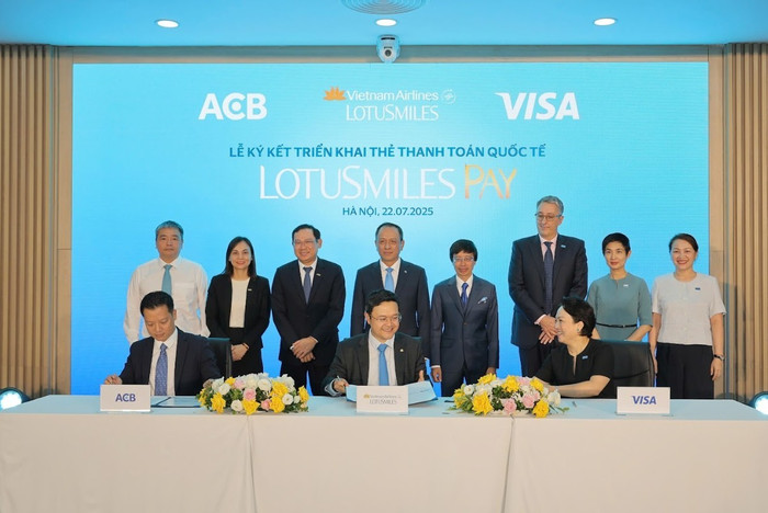Sự ra đời của Lotusmiles Pay đã khẳng định nỗ lực của Vietnam Airlines trong việc hiện đại hóa chương trình hội viên, mở rộng tiện ích ngoài hành trình bay và gắn kết với đời sống số của khách hàng. 4.jpg