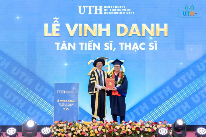 Vinh danh tân thạc sĩ Vinh danh tân thạc sĩ