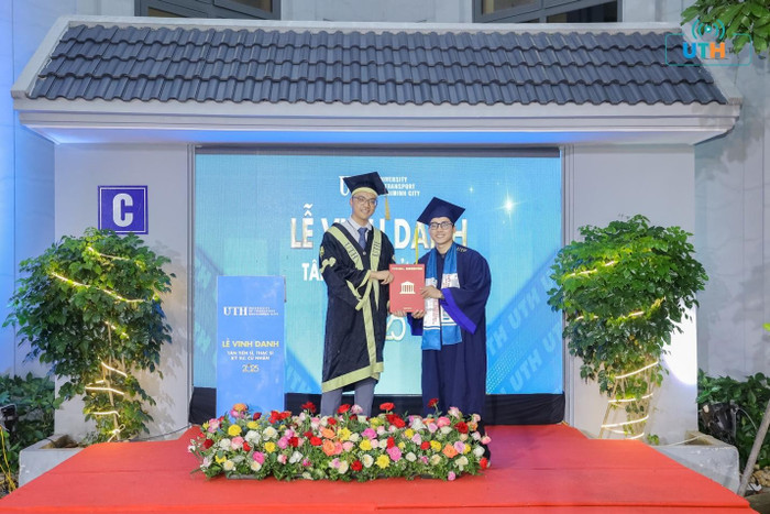 Vinh danh tân kỹ sư, cử nhân. Vinh danh tân kỹ sư, cử nhân.