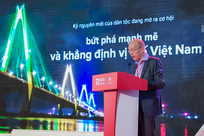 Ông Jens Lottner - Tổng giám đốc Techcombank phát biểu tại Lễ Khai mạc Giải Marathon Quốc tế Hà Nội Techcombank mùa 4. ong-jens-lottner-tong-giam-doc-techcombank-phat-bieu-tai-le-khai-mac-giai-marathon-quoc-te-ha-noi-techcombank-mua-4.jpg