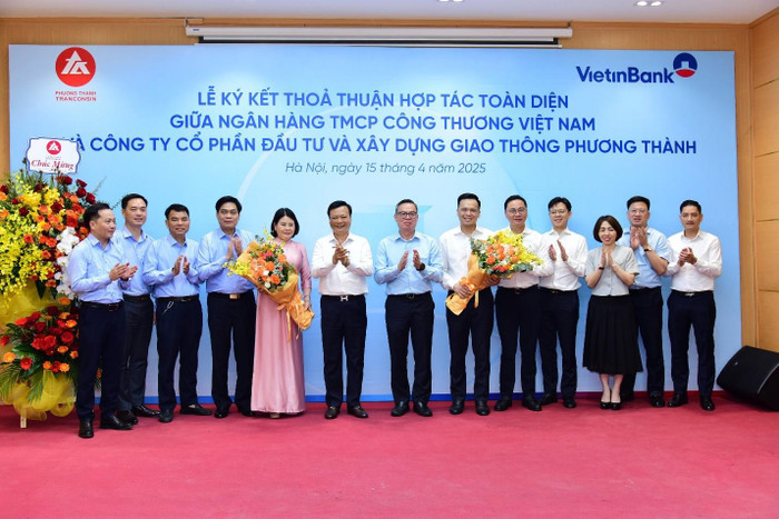 Lễ ký kết thỏa thuận hợp tác toàn diện giữa VietinBank và Phương Thành Tranconsin. Lễ ký kết thỏa thuận hợp tác toàn diện giữa VietinBank và Phương Thành Tranconsin.