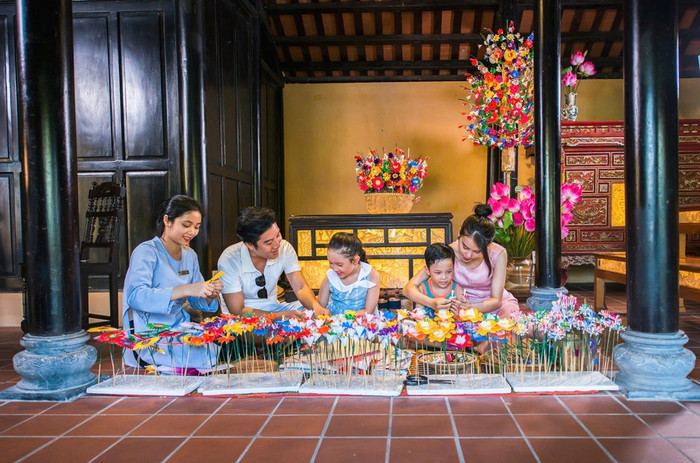 Hoá thân thành nghệ nhân nhí, thỏa sức sáng tạo nên các tác phẩm độc đáo. Ảnh: VinWonders. 3-55.jpg